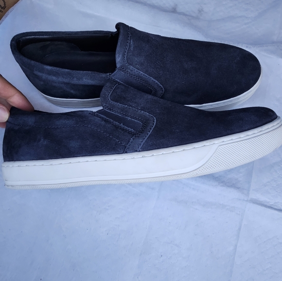 VINCE like NEW - Picture 1 of 6